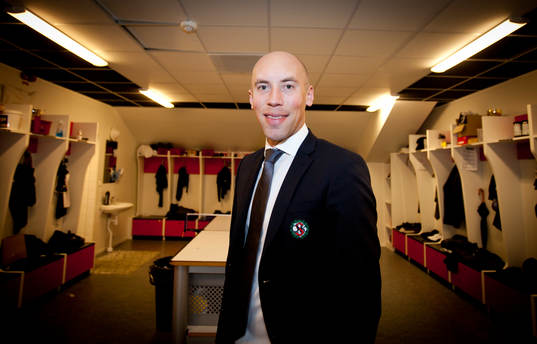 s VD Simon Åström i Örebros omklädningsrum