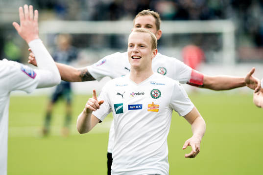 Örebros Daniel Gustavsson jublar