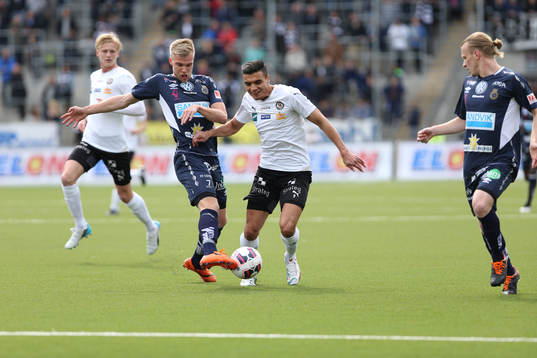 Gefles Robin Nilsson och Örebros Ahmed Yasin