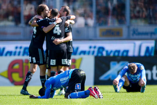 Halmstads spelare deppar samtidigt som IFK Göteborgs