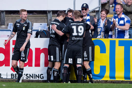 IFK Göteborgs Jakob Ankersen har gjort 1-2 och jublar med
