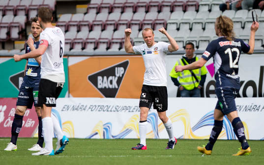 Örebros Patrik Haginge jublar