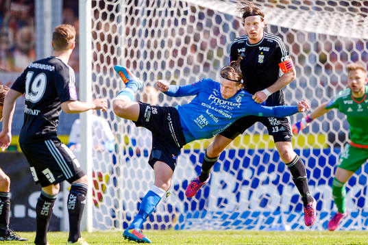 Halmstads Alexander Berntsson och IFK Göteborgs Gustav