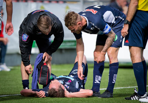 Gefles Jens Portin ligger skadad