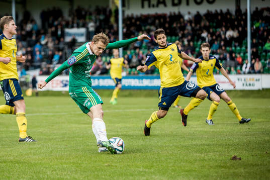 Ljungskiles Jakob Olsson skjuter