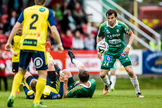 Ljungskiles Aleksandar Kitic och Hannes Stiller (liggande)