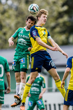 Ljungskiles Aleksandar Kitic och Ängelholms Erik Widen (h)