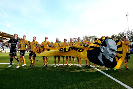 Elfsborg jublar mot sina supportrar