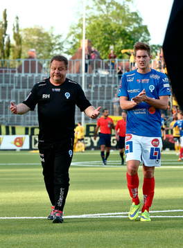Åtvidabergs tränare Roar Hansen och Victor Sköld