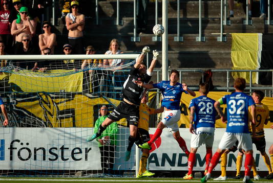 Räddning av Elfsborgs målvakt Kevin Stuhr Ellegaard
