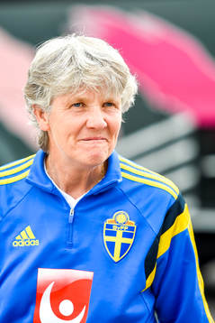 Sveriges Förbundskapten Pia Sundhage före en träning med