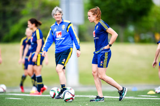 Sveriges Förbundskapten Pia Sundhage och Jessica Samuelsson