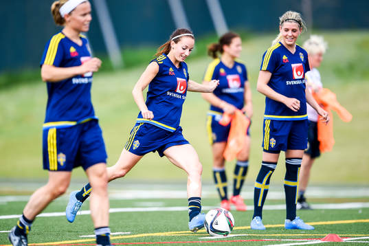 Sveriges Kosovare Asllani