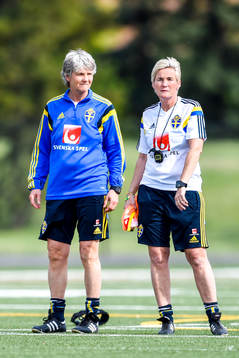 Sveriges Förbundskapten Pia Sundhage och assisterande