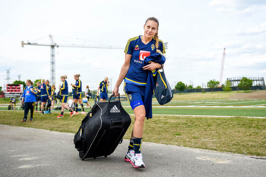 Sveriges Charlotte Rohlin lämnar anläggninge