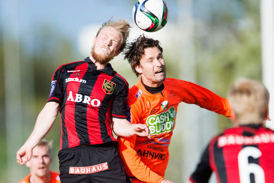 Brommapojkarnas Pontus Åsbrink och Varbergs Peter Nyström
