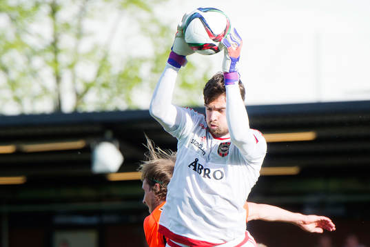 Brommapojkarnas målvakt Davor Blazevic  ed e räddning