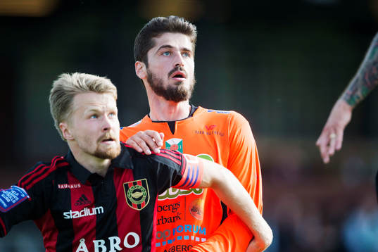 Brommapojkarnas Pontus Åsbrink och Varbergs Ajsel Kujovic