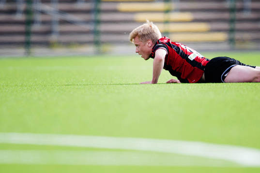 Brommapojkarnas Gustav Sandberg Magnusson deppar