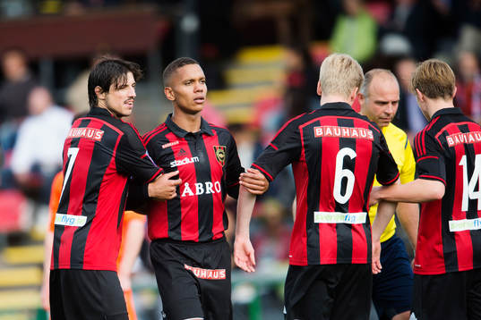 Brommapojkarnas Gabriel Petrovic och Seth Hellberg ställer