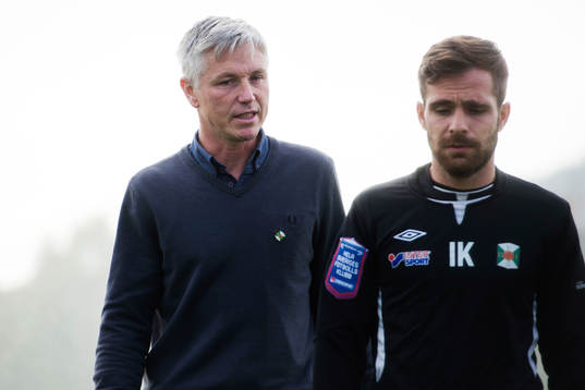 Varbergs tränare Jörgen Wålemark i samtal med