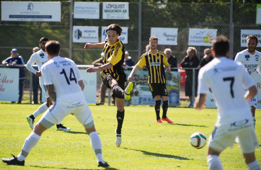 Bläddra bland fler bilder av Fotboll, division 2, Österlen - IFK Hässleholm 