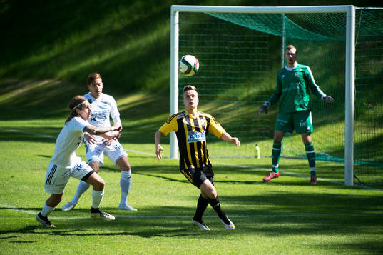 IFK Hässleholms Danny Gunnarsson i matchen i division 2