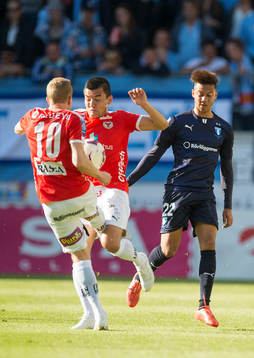 Kalmars Emin Nouri och Tobias Eriksson krockar så att