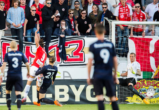 Kalmars Marcus Antonsson gör 2-1 målet bakom Malmö FFs