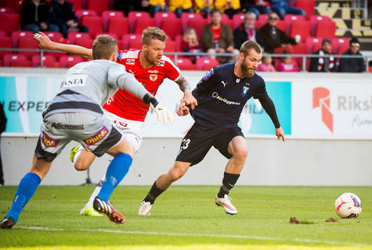 Malmö FFs Jo Inge Berget samt Kalmars Marcus Nilsson och