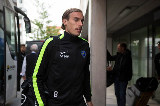 Falkenbergs Tobias Carlsson vid ankomst till Gamla Ulleiv