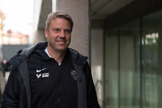 Falkenbergs tränare Hans Eklund vid ankomst till Gamla