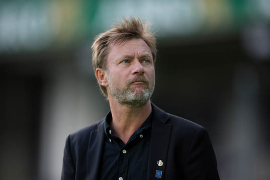 Häckens tränare Peter Gerhardsson innan fotbollsmatchen i