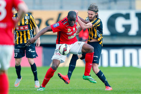 Falkenbergs Hakeem Araba och Häckens Simon Sandberg