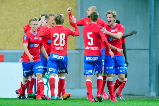 Helsingborgs Robin Simovic jublar