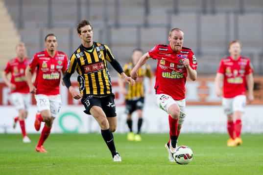 Falkenbergs Christoffer Carlsson före Häckens Sebastian