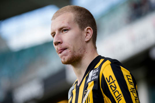 Häckens Simon Gustafson innan fotbollsmatchen i