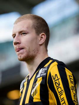 Häckens Simon Gustafson innan fotbollsmatchen i