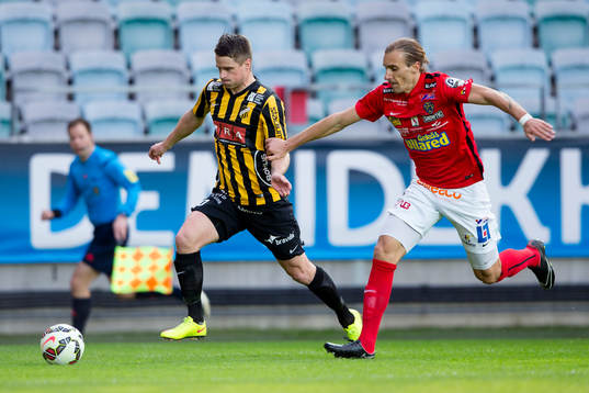Häckens Gunnar Heidar Thorvaldsson före Falkenbergs