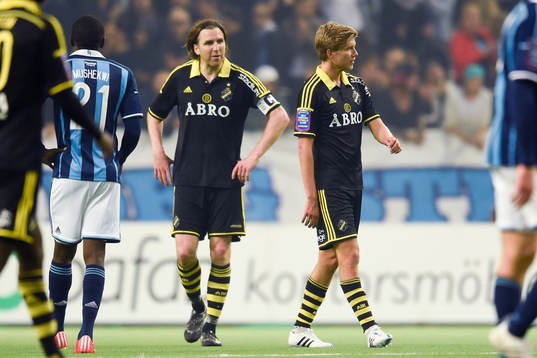 s Nils-Eric Johansson och Sam Lundholm deppar