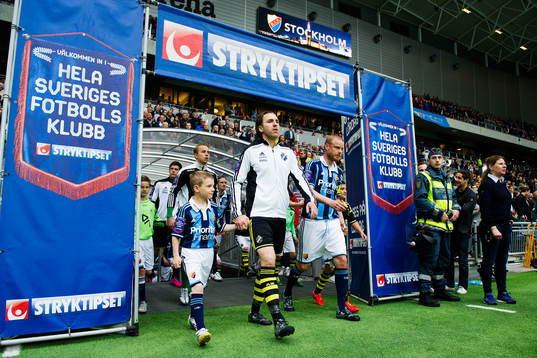 s Nils-Eric Johansson och Djurgårdens Fredrik Stenman går