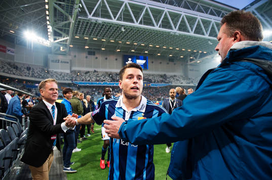 Djurgårdens Kerim Mrabti gratuleras