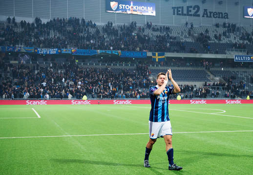 Djurgårdens Kerim Mrabti applåderar publiken