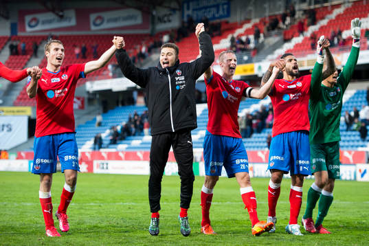 Helsingborgs spelare firar segern