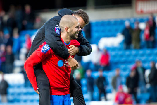 Helsingborgs Robin Simovic kramas om av Jordan Larsson