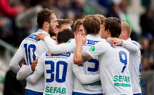 Norrköpings Emir Kujovic jublar med sina lagkamrater