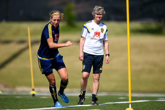 Sveriges Linda Sembrant och Förbundskapten Pia Sundhage
