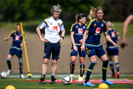 Sveriges Förbundskapten Pia Sundhage och Olivia Schough