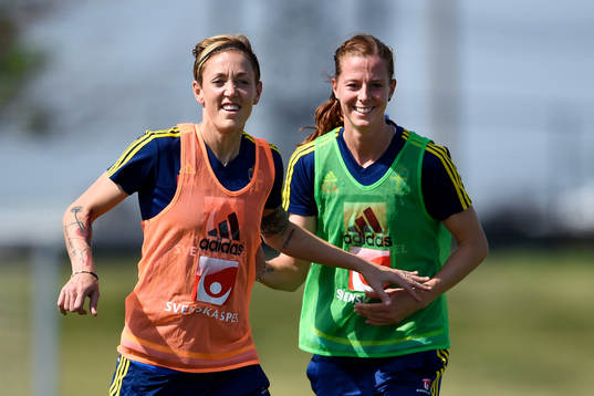 Sveriges Therese Sjögran och Lotta Schelin