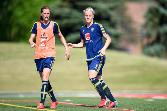 Sveriges Lotta Schelin och Nilla Fischer